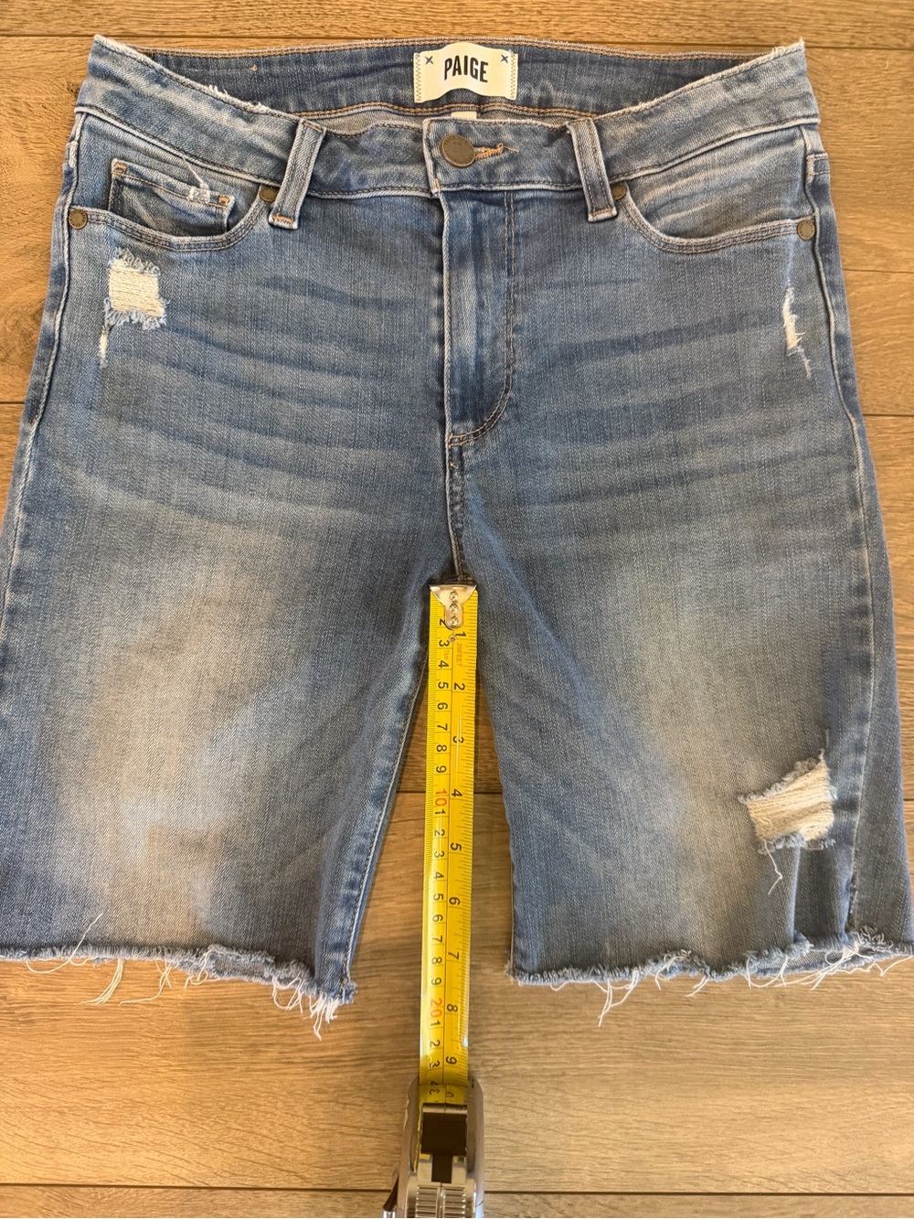 PAIGE Distressed Denim Jean Jax Knee Shorts Size 27 - Picture 5 of 6